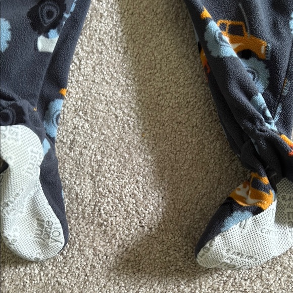 Carters One Piece PJs- Bear & Truck Print - Size 2T and NWT - Minnie Bibs 2 pack - Picture 6 of 9